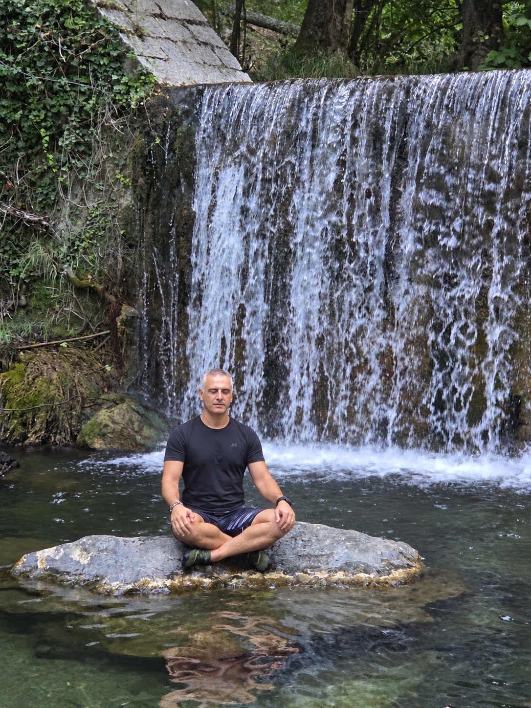 Marco Palmas in meditazione nella natura